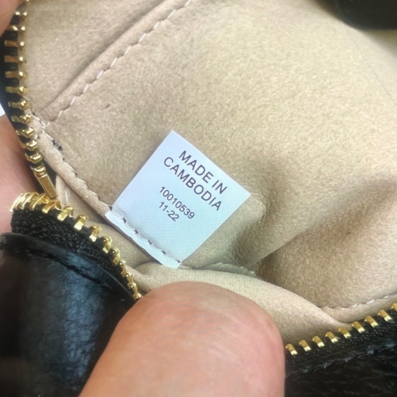 Tory Burch Black Textured Wristlet